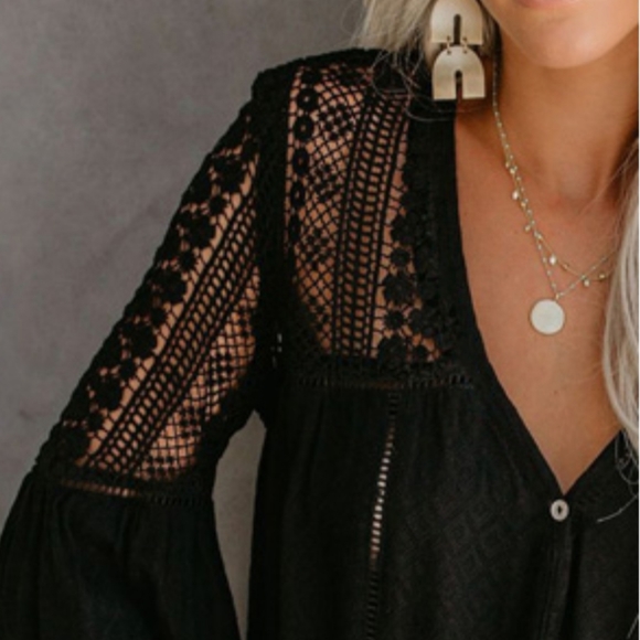 🆕️ Women's Black Bell Sleeve Tops L-XL - Picture 7 of 9